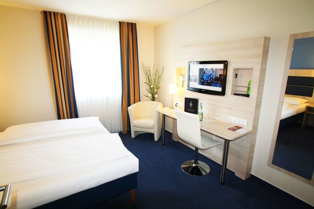 Hotel Roedelheimer Hof - Am Wasserturm Frankfurt am Main Exterior photo