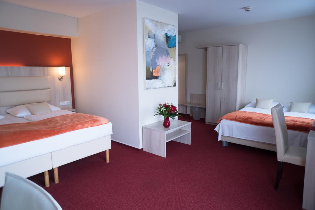 Hotel Roedelheimer Hof - Am Wasserturm Frankfurt am Main Room photo