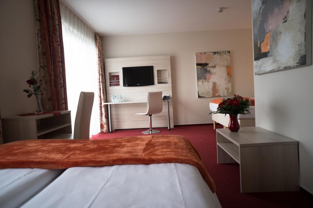 Hotel Roedelheimer Hof - Am Wasserturm Frankfurt am Main Room photo