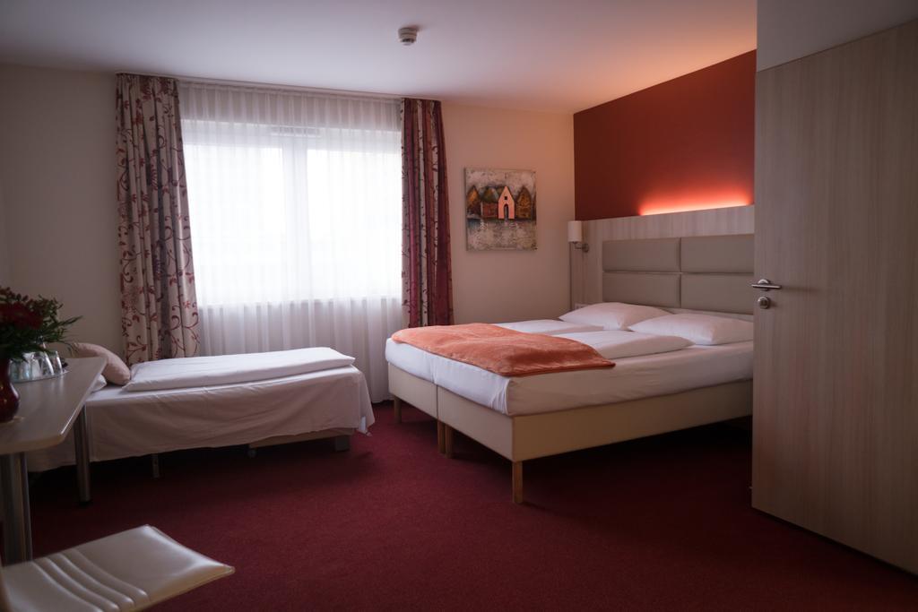 Hotel Roedelheimer Hof - Am Wasserturm Frankfurt am Main Room photo