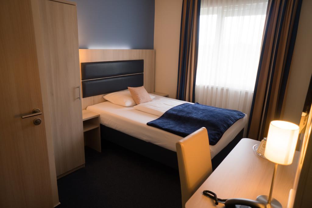Hotel Roedelheimer Hof - Am Wasserturm Frankfurt am Main Room photo