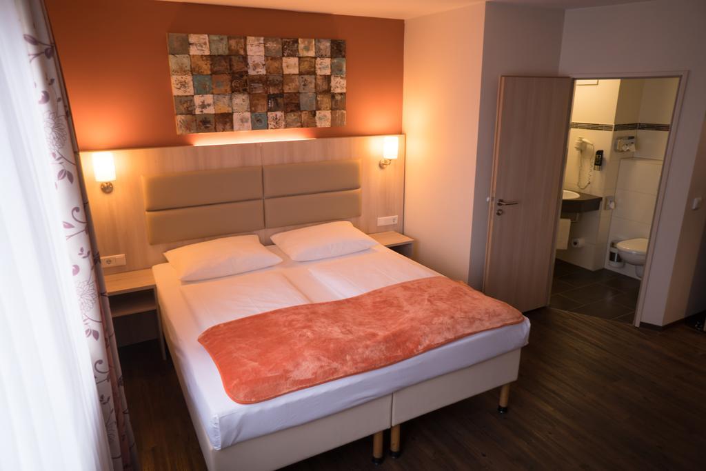 Hotel Roedelheimer Hof - Am Wasserturm Frankfurt am Main Room photo